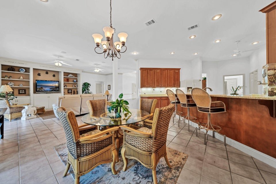 Eating area in Fort Walton Beach home