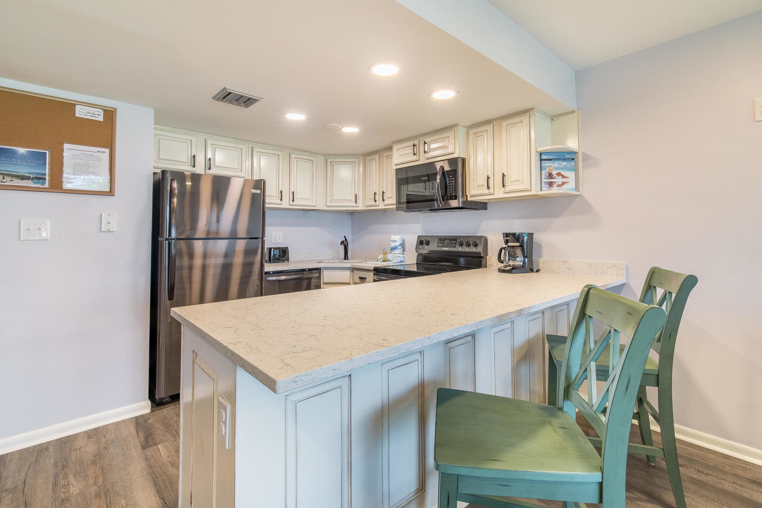 Kitchen in Destin condo in Holiday Surf & Racquet Club