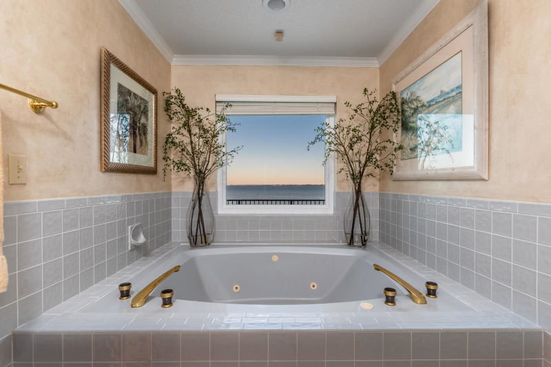 Master bath in Shalimar, FL waterfront home