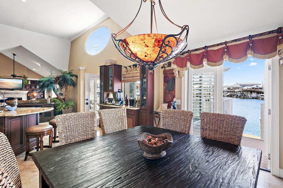 Dining room in Holiday Isle home