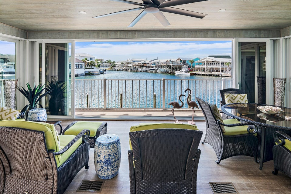 Enclosed patio in Holiday Isle home