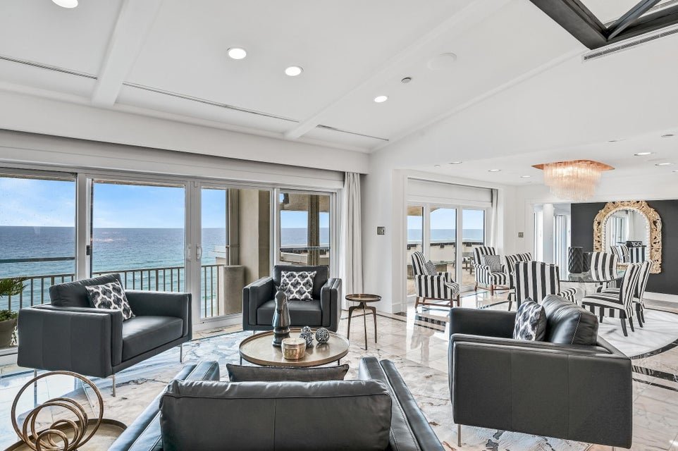 Grand Mariner penthouse living space