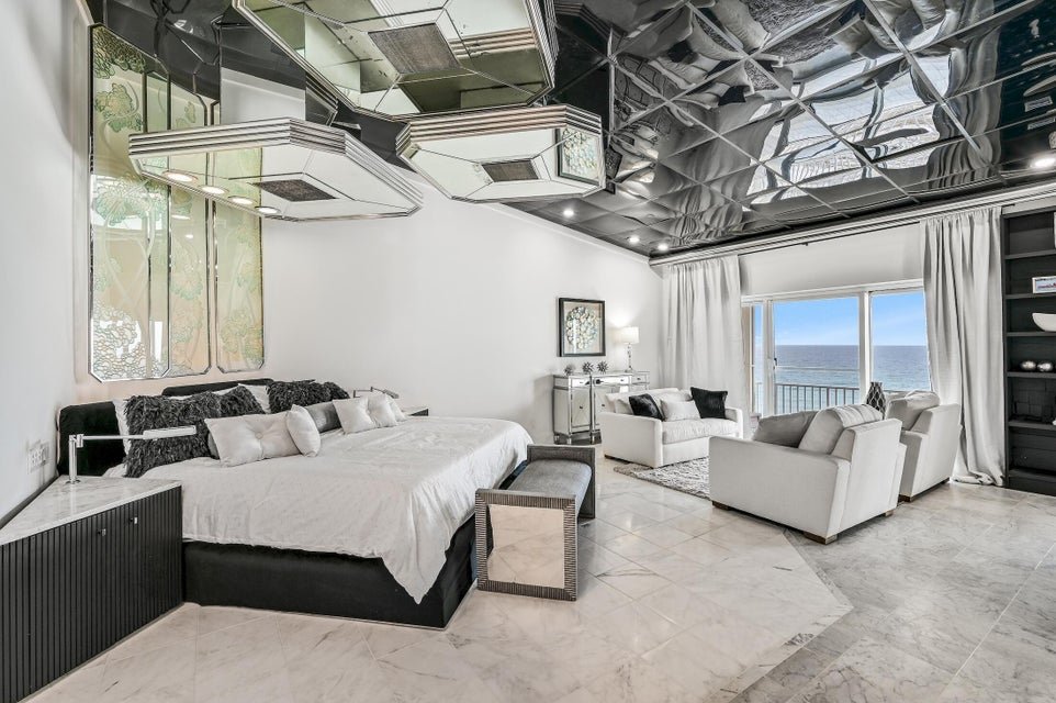Master bedroom in Grand Mariner penthouse