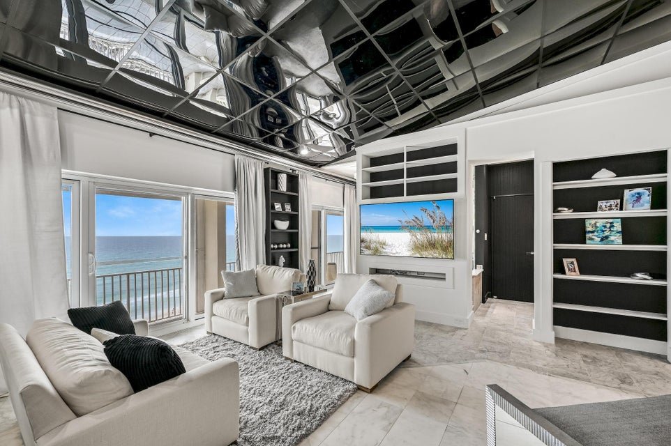 Master bedroom in Grand Mariner penthouse