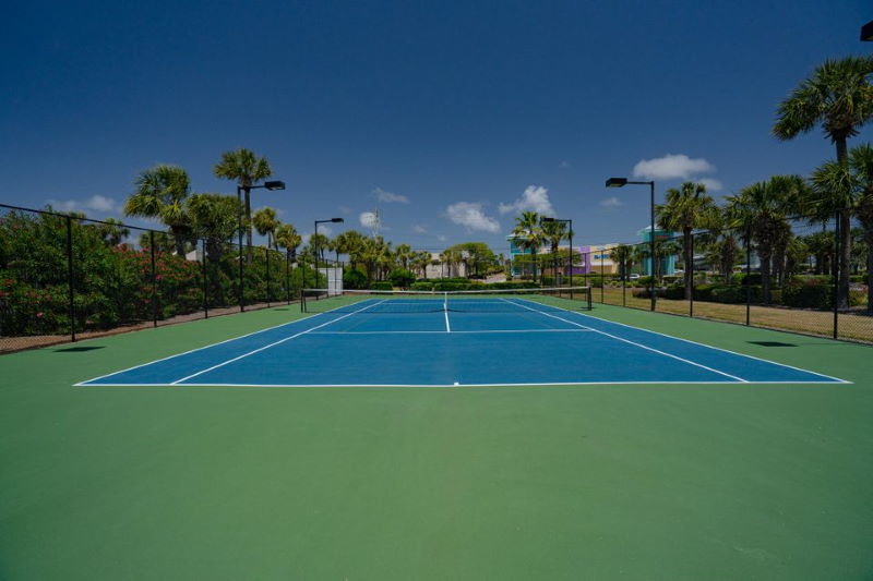 Silver Beach Towers tennis court